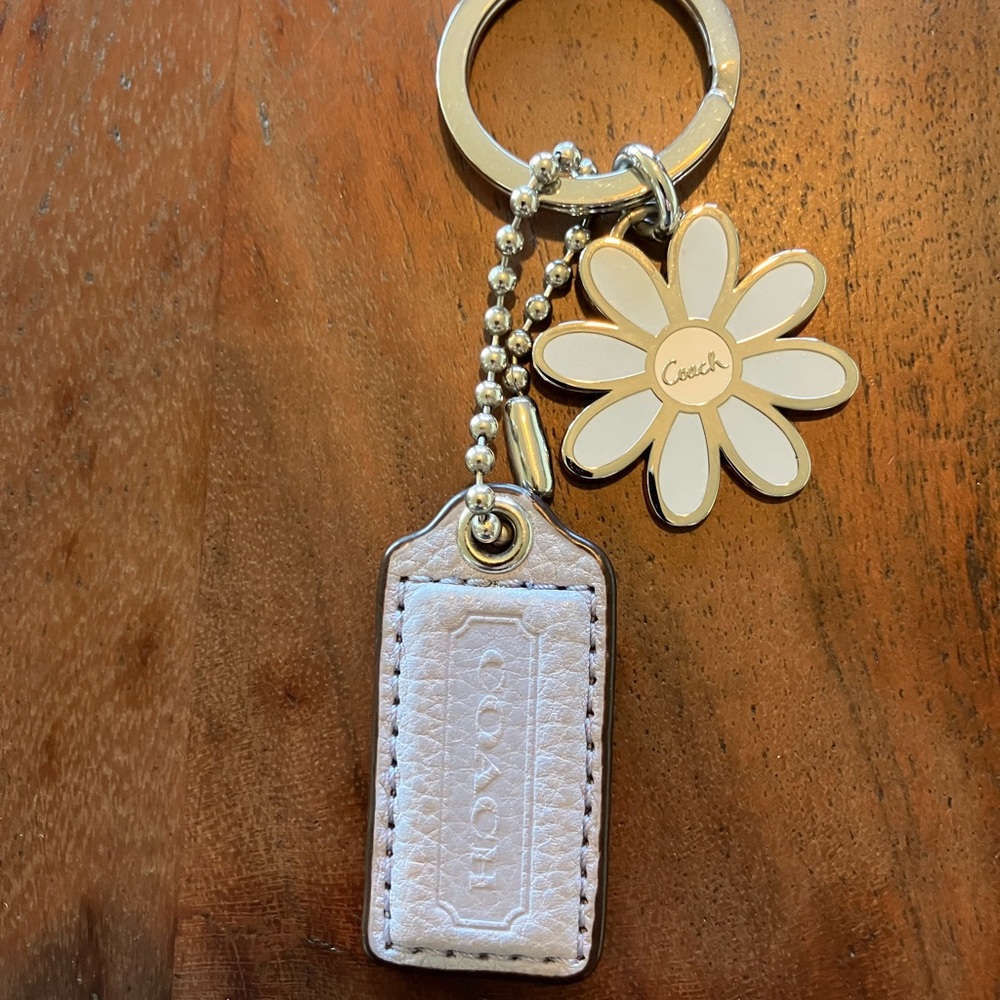 Coach Daisy Leather Keychain or purse charm with Silver Hardware - Picture 3 of 4